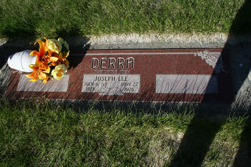 Joseph Derra Grave